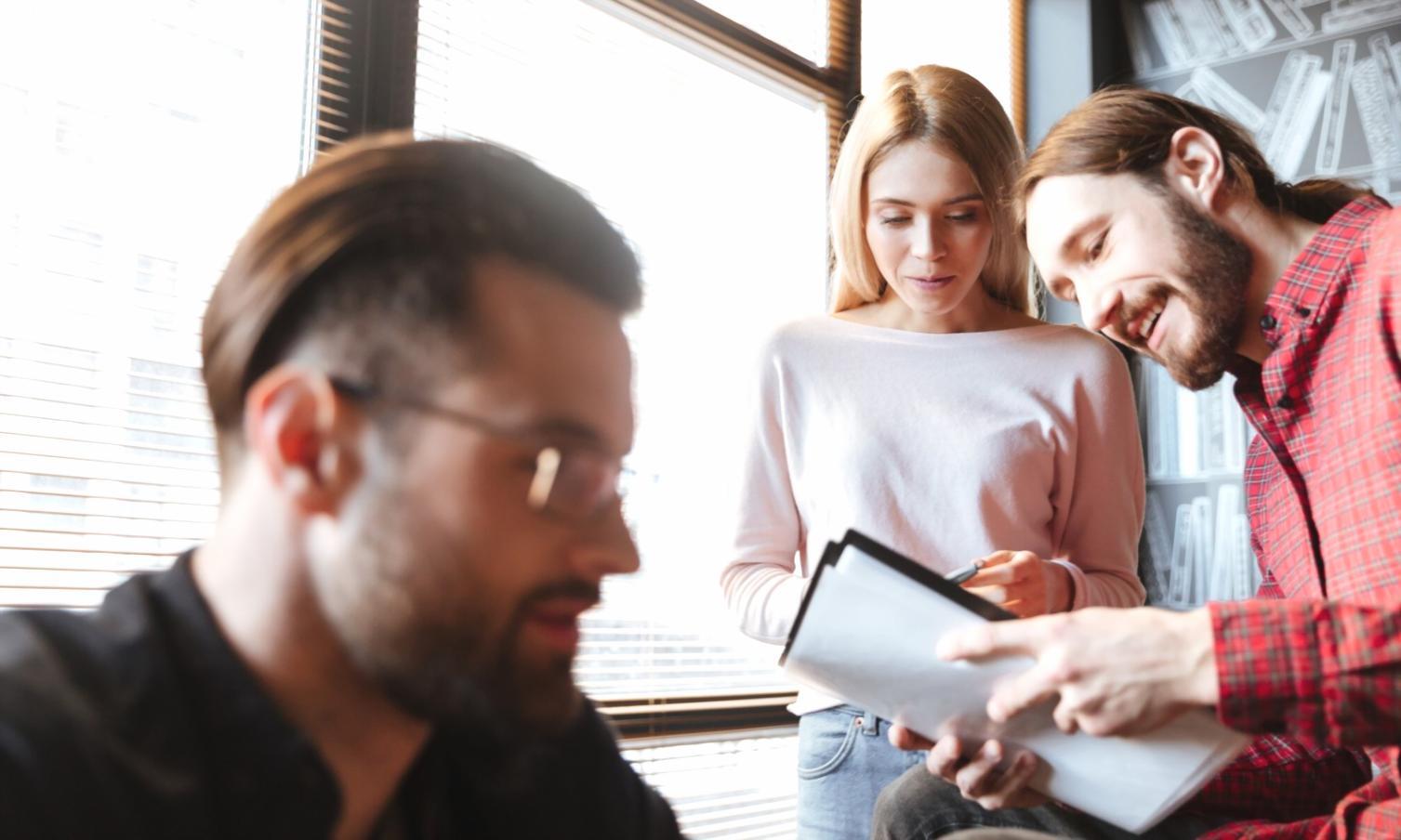 Consultation collaborative avec documents et échanges professionnels