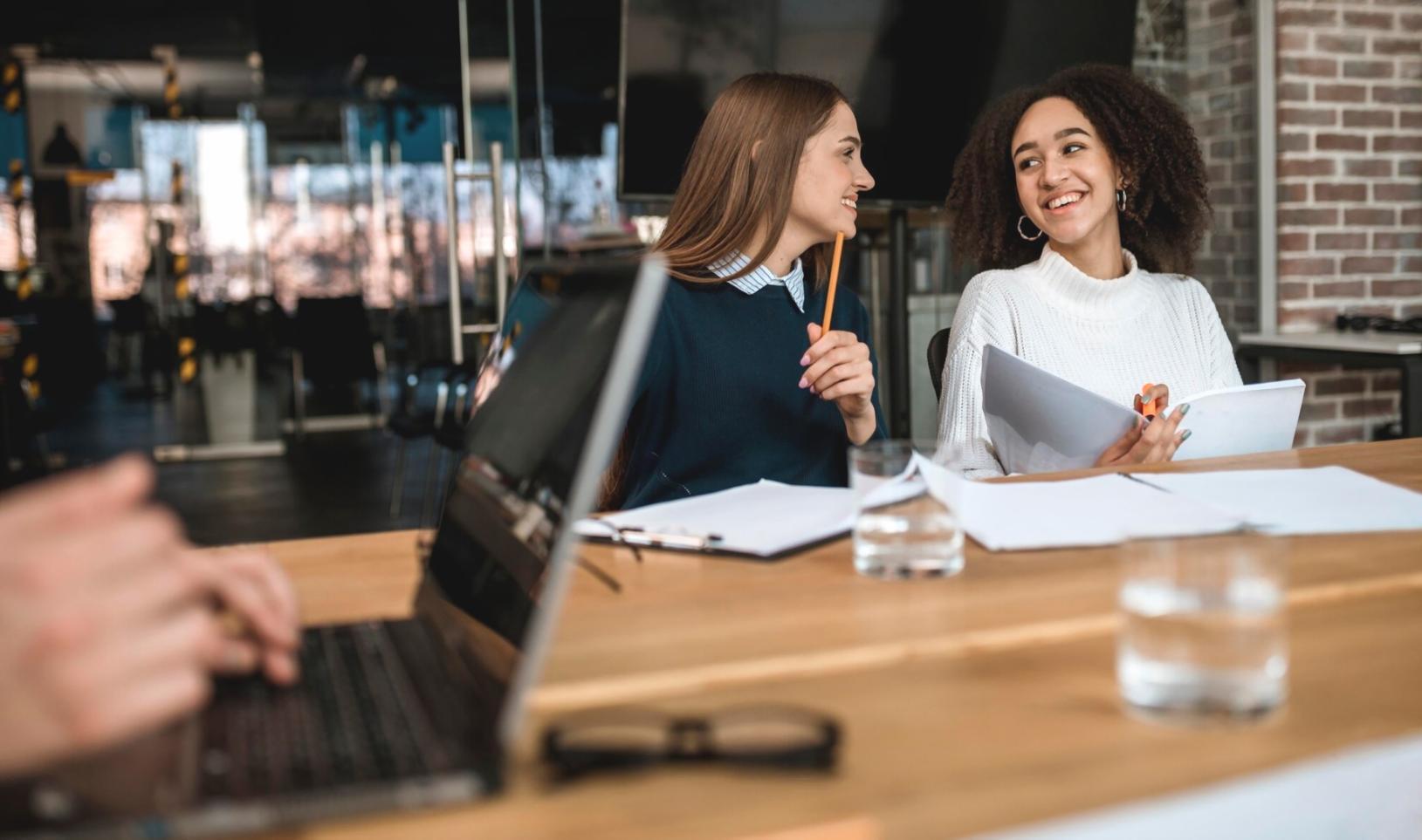 Graphiques de croissance et analyses sur écran d'ordinateur